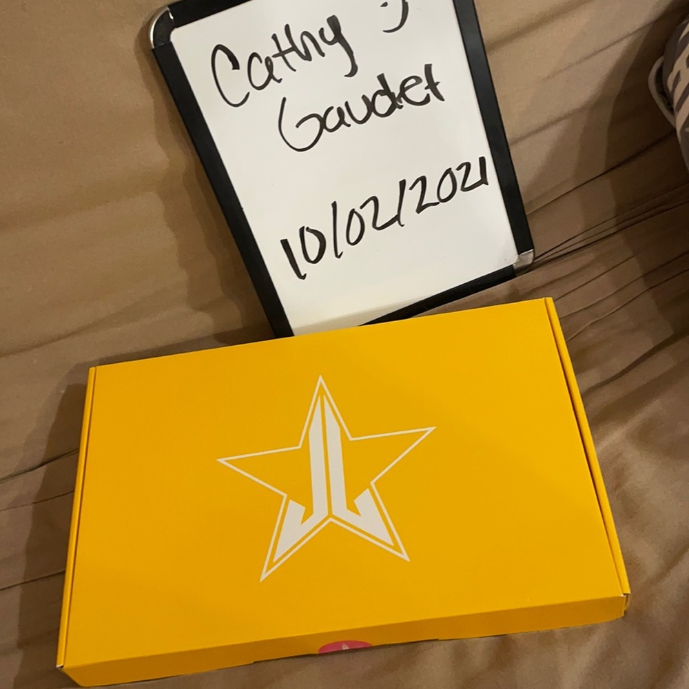 BNWT Jeffree Star Exclusive pink popsicle mirror